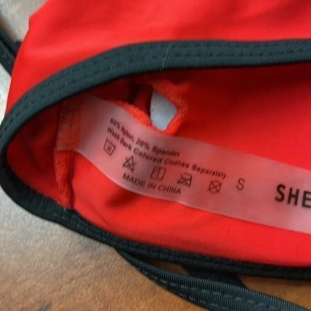 She in swim wear  S - Image 13