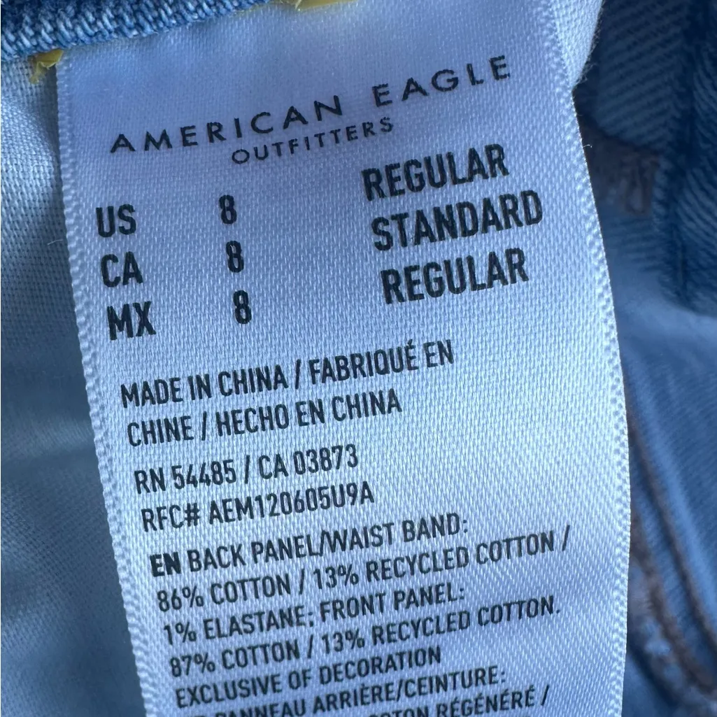 American Eagle  Women’s Distressed Curvy Mom Jeans (8) - Image 6