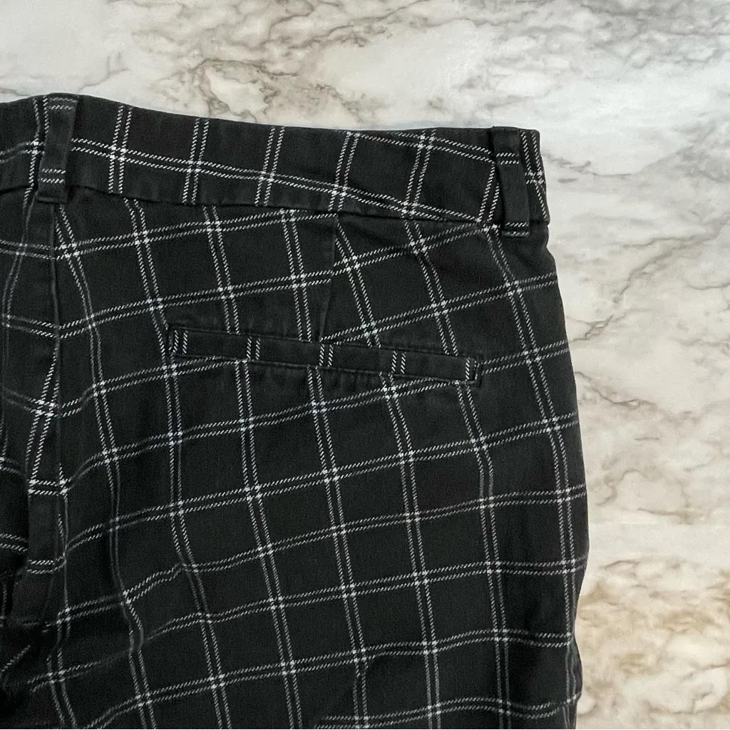 OLD NAVY 12 HIGH-RISE PIXIE SKINNY
SECRET-SMOOTH POCKETS PLAID - Image 5