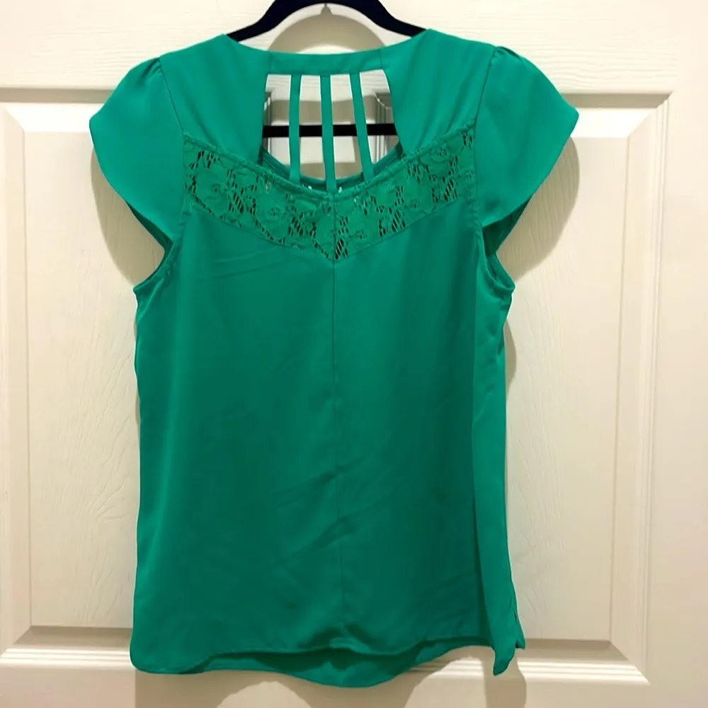 Skies Are Blue Green Lace Detail Cap Sleeves Blouse Medium - Image 2