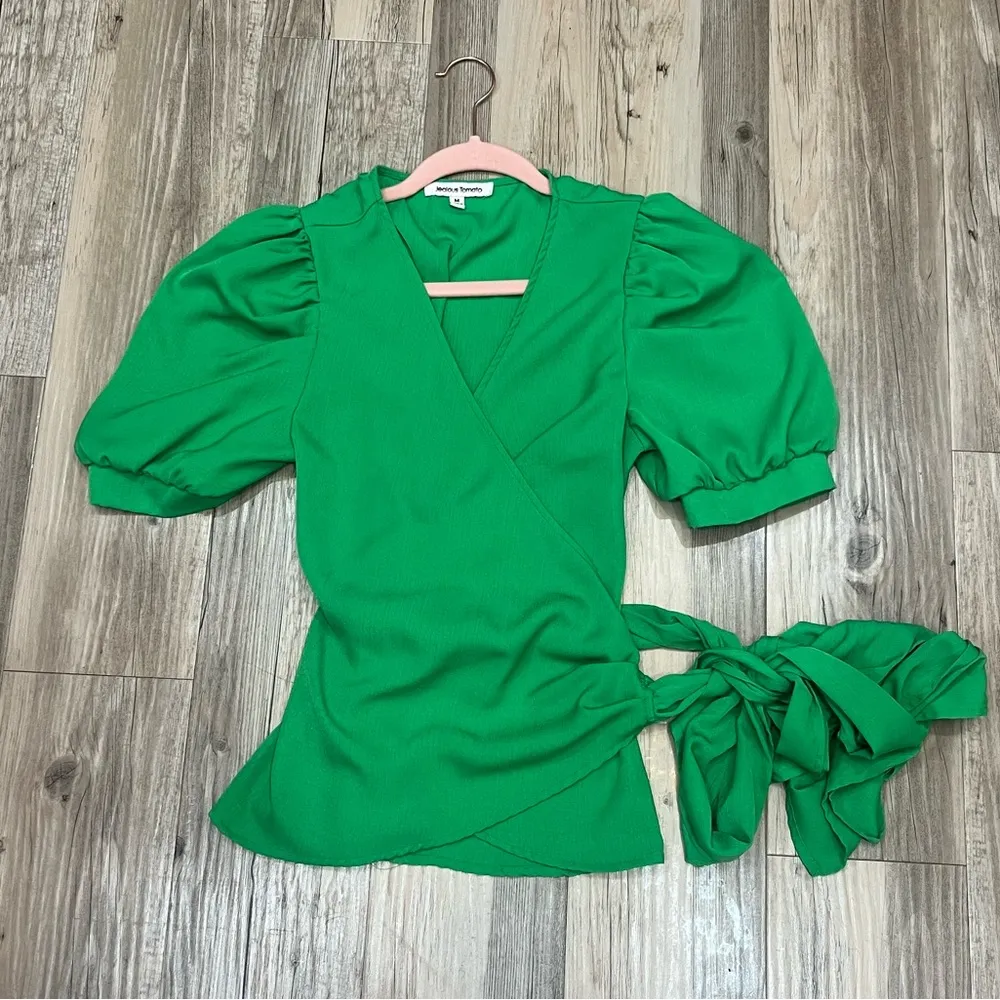 Jealous Tomato boutique Mini Puff Sleeve Wrap Top green size Medium - Image 2