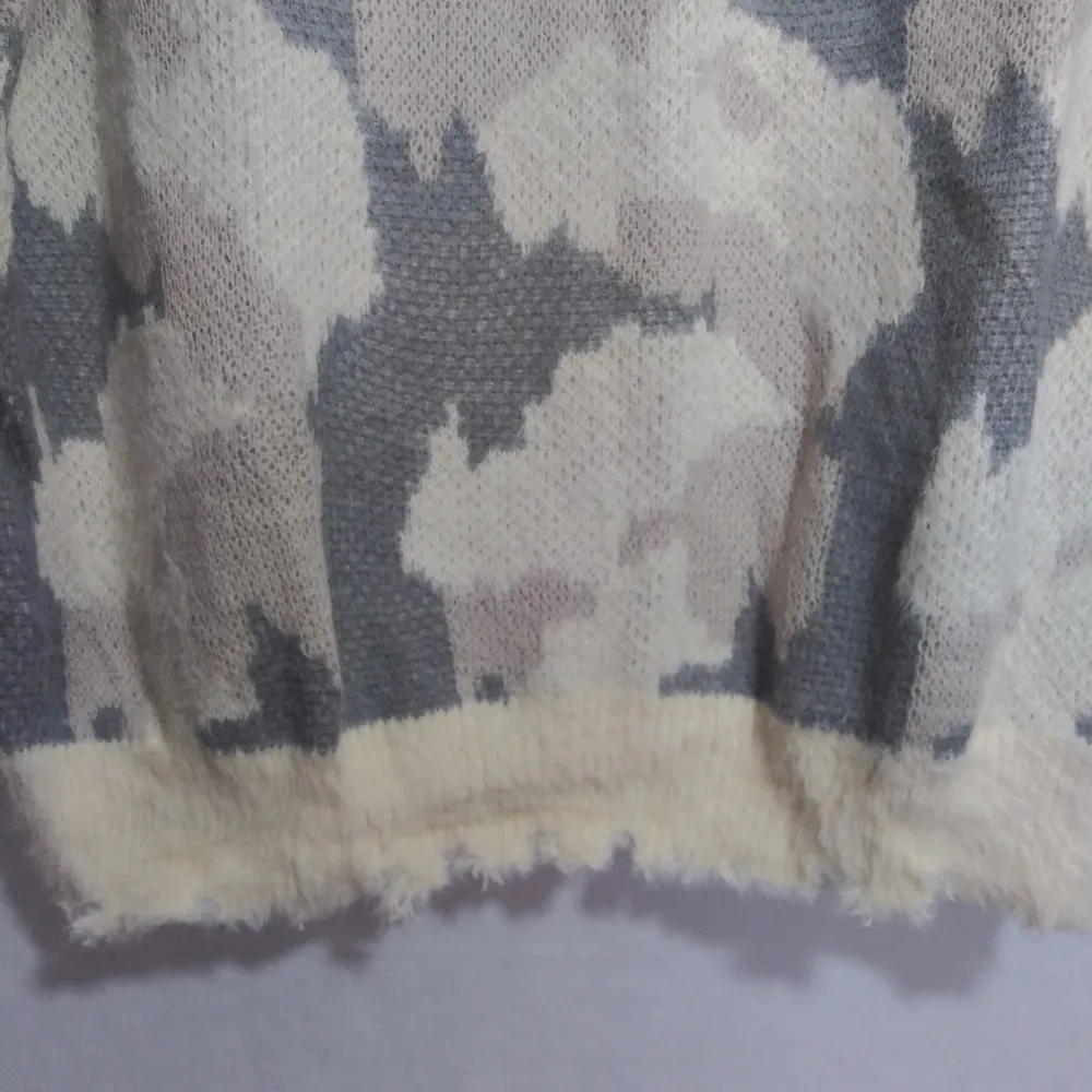 Umgee Pullover Camouflage Camo Gray Cream Soft Fuzzy Sweater Size XL NWT - Image 6
