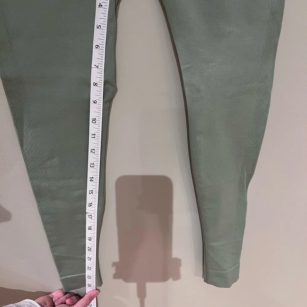 Set Active  Sculpt Flex Leggings in Olive NWOT - Image 9