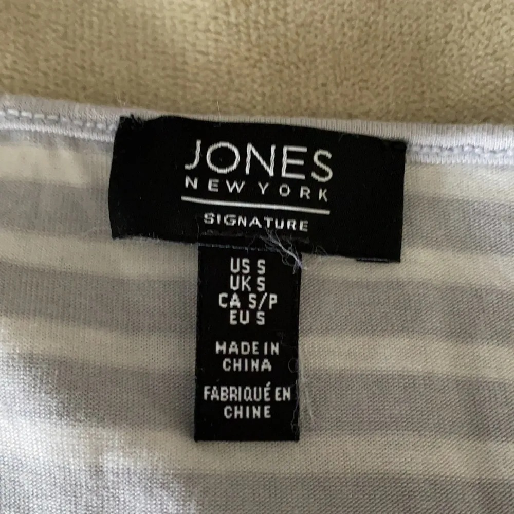 Jones New York grey and white striped tee - Image 2