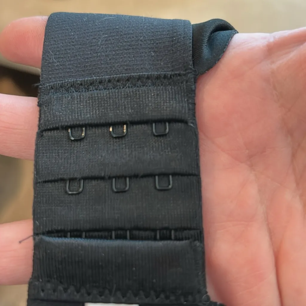 Old Navy ONLY Full-Coverage Molded Wireless‎ Bra Black Size 44 DD Adjustable - Image 4