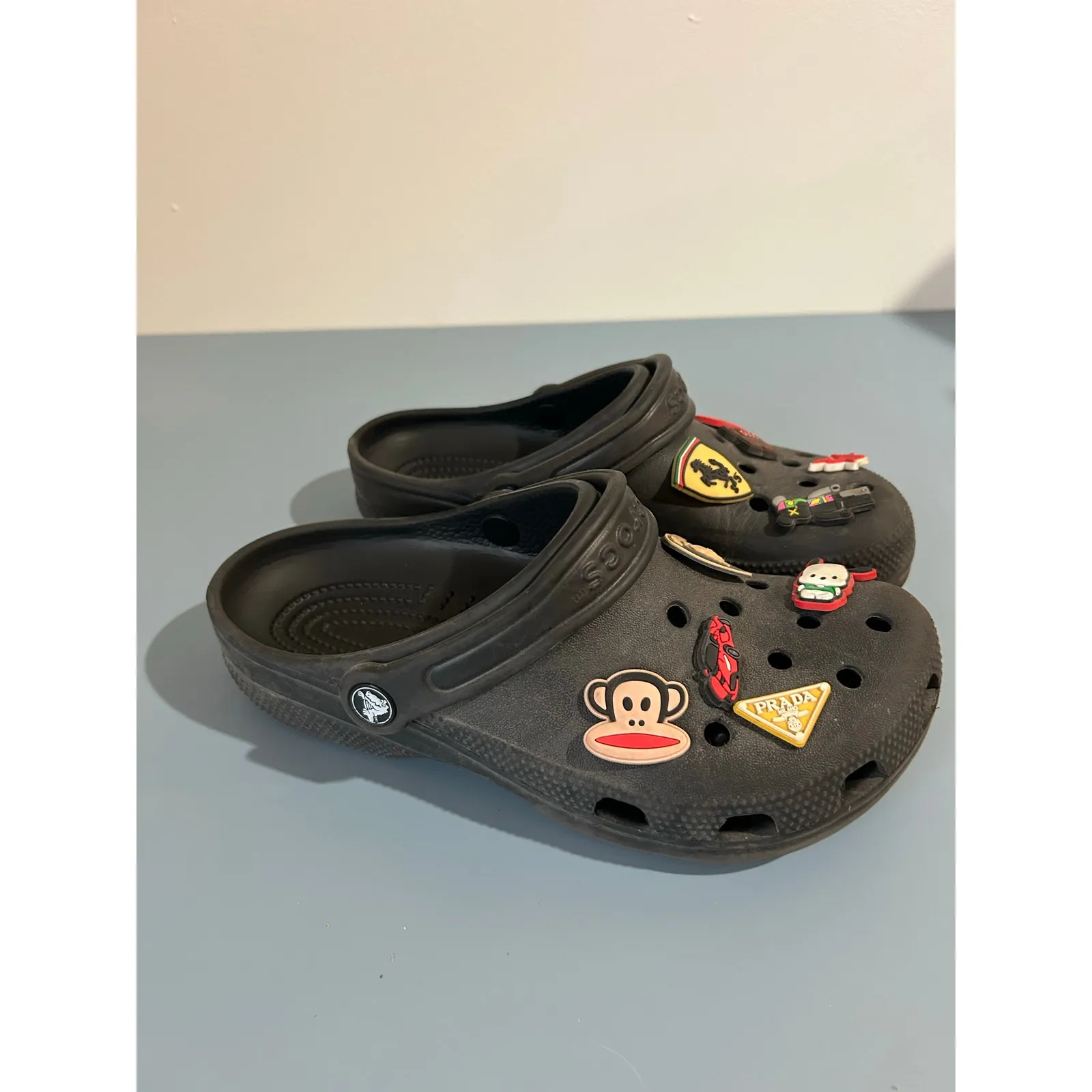 Crocs black womens size 7 mens size 5 including jibbitz - Image 2