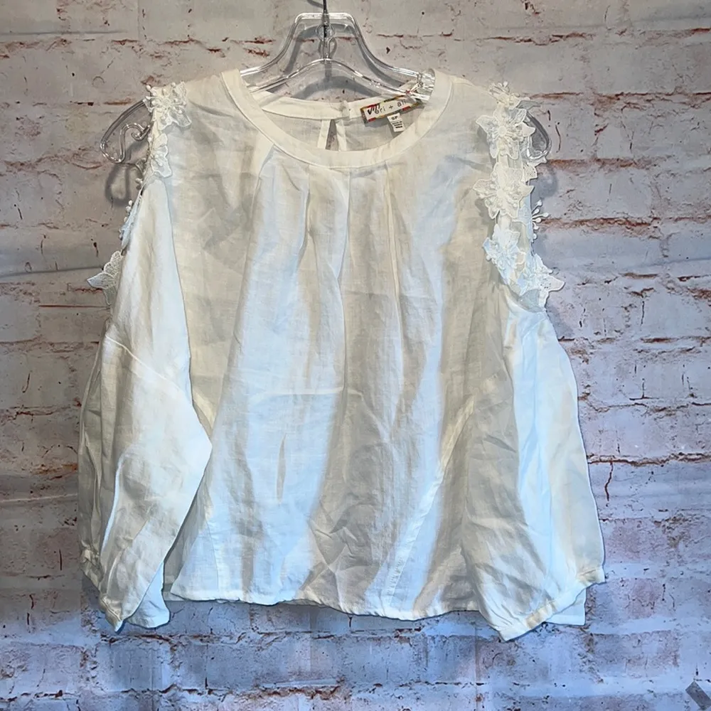 Eri + Ali Floral Applique cold shoulder blouse loose fit SP petite cream linen - Image 2