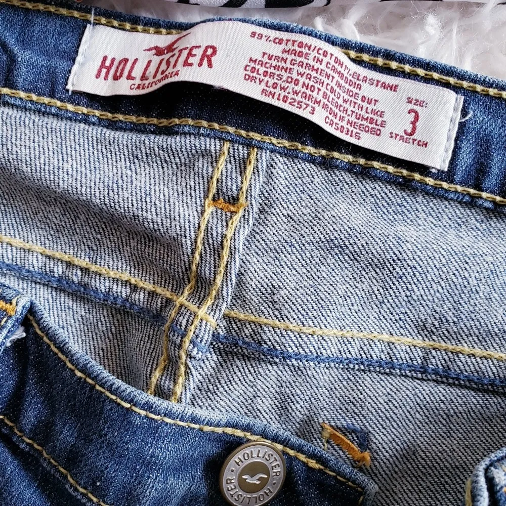Hollister Distressed Demin Capris - Image 3