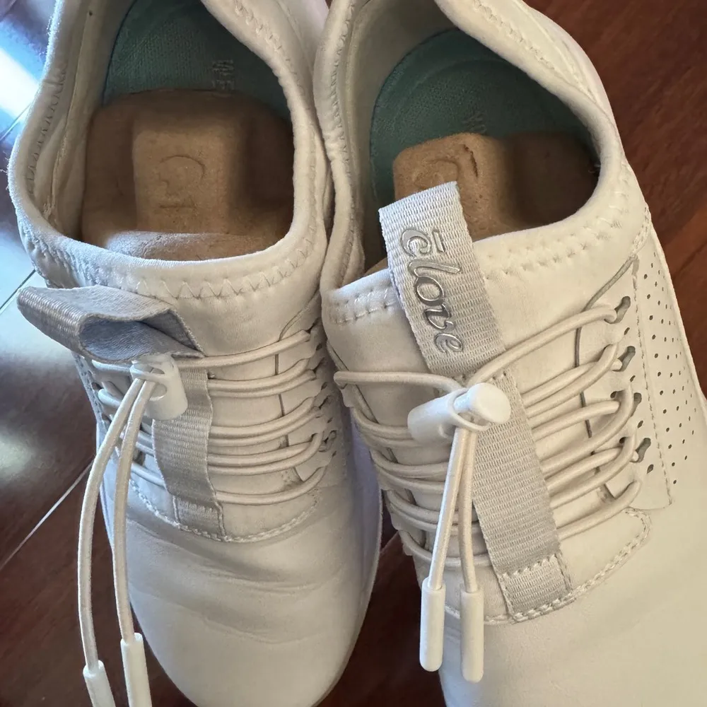 Size 7 clove Beige Lace - Image 3