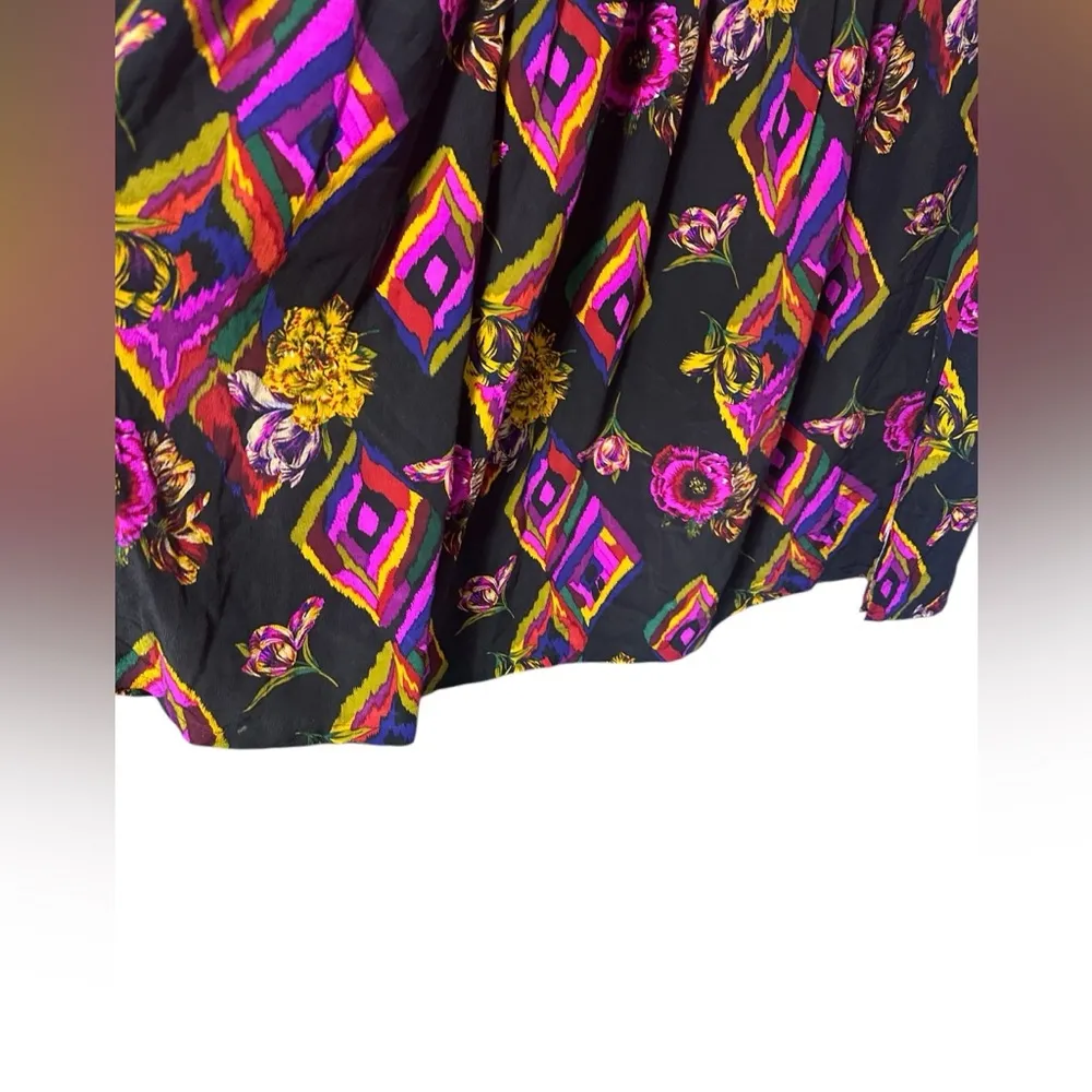 Vintage drop waist skirt in beautiful 100% silk floral design size 6 EUC Black - Image 3