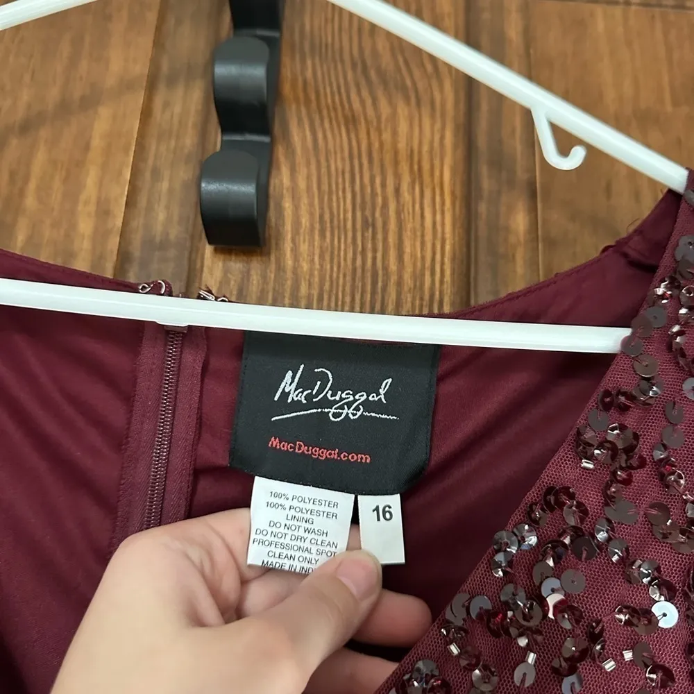 MAC DUGGAL Sequined V Neck Flutter Cap Sleeve Trumpet Gown - Image 5