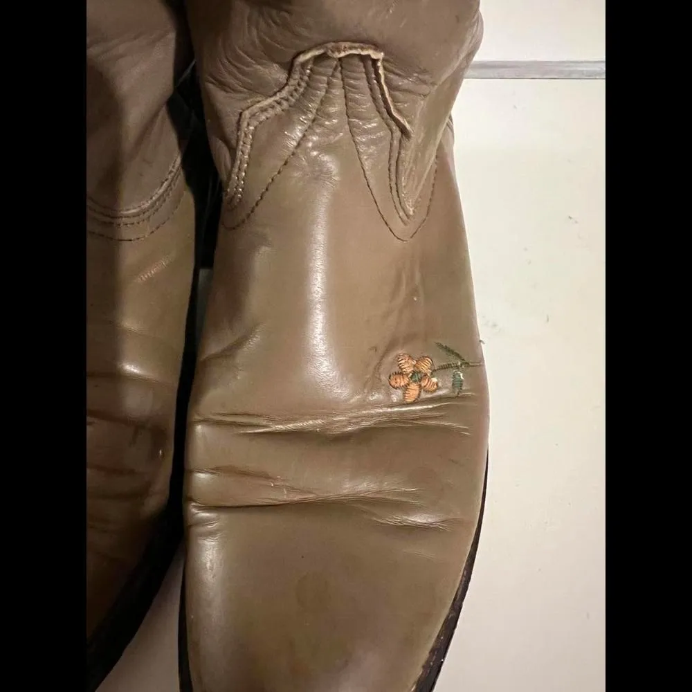 Vintage Leather Wrangler Cowboy Boots with Floral Embroidery size 8 - Image 3