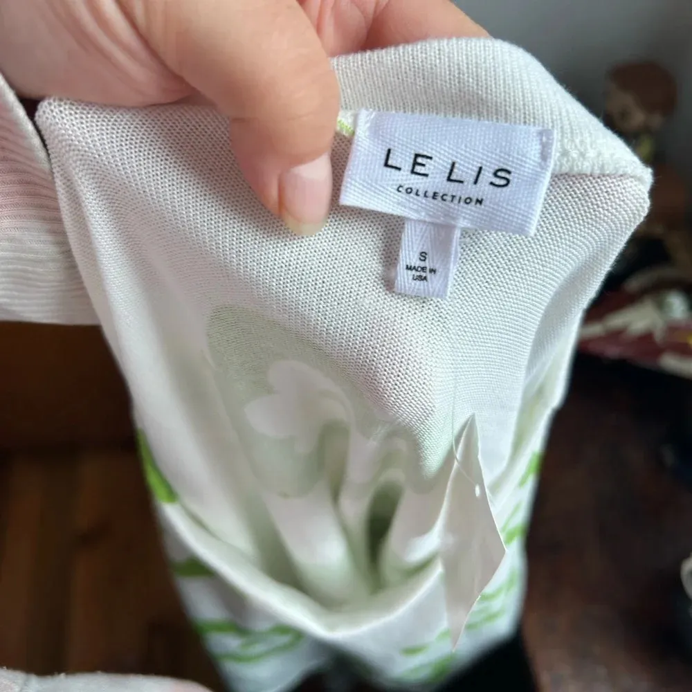 NWT LE LIS FLOWE POWER CROPPED TEE - Image 2