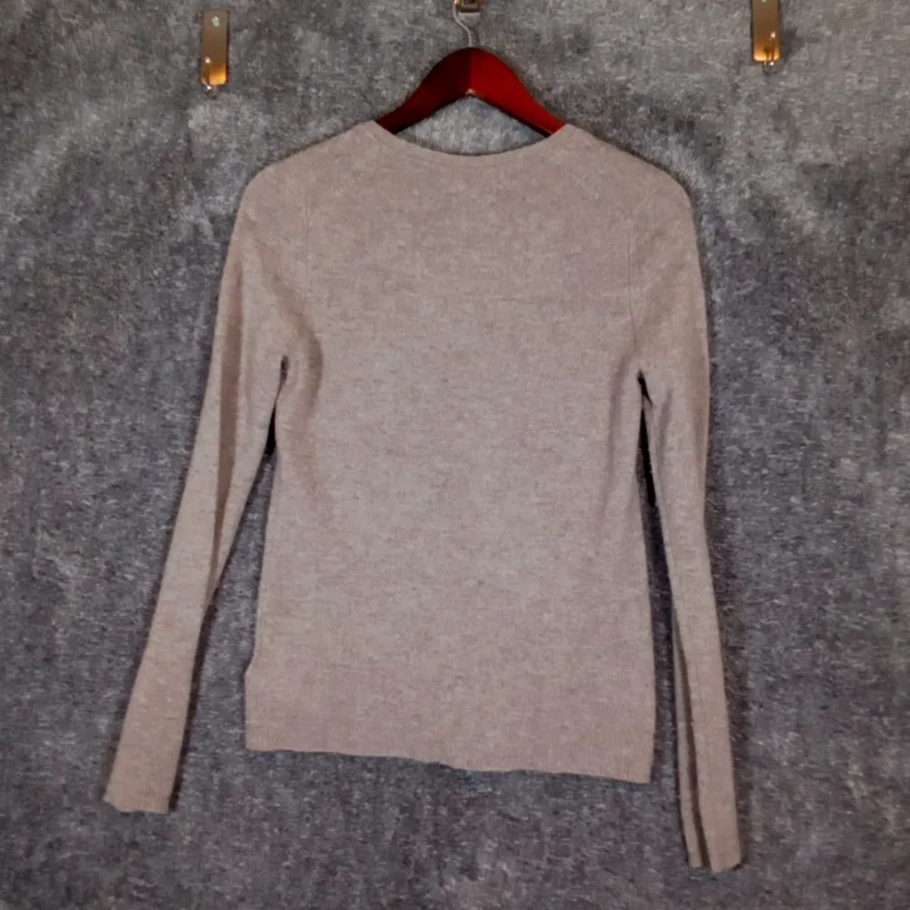 Tahari Pure Luxe Cashmere Taupe V Neck Sweater Long Sleeve Womens Small - Image 3