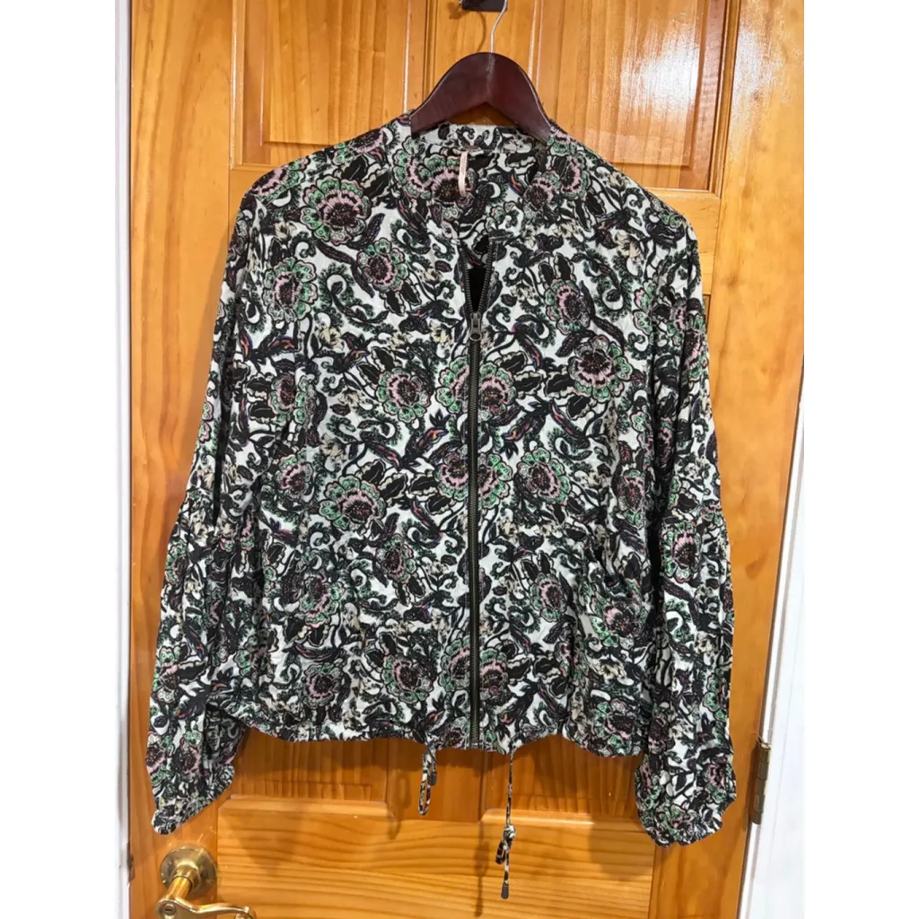 Free People Boho Floral Soft Printed Balloon Sleeve Bomber Jacket Size Medium - Image 8