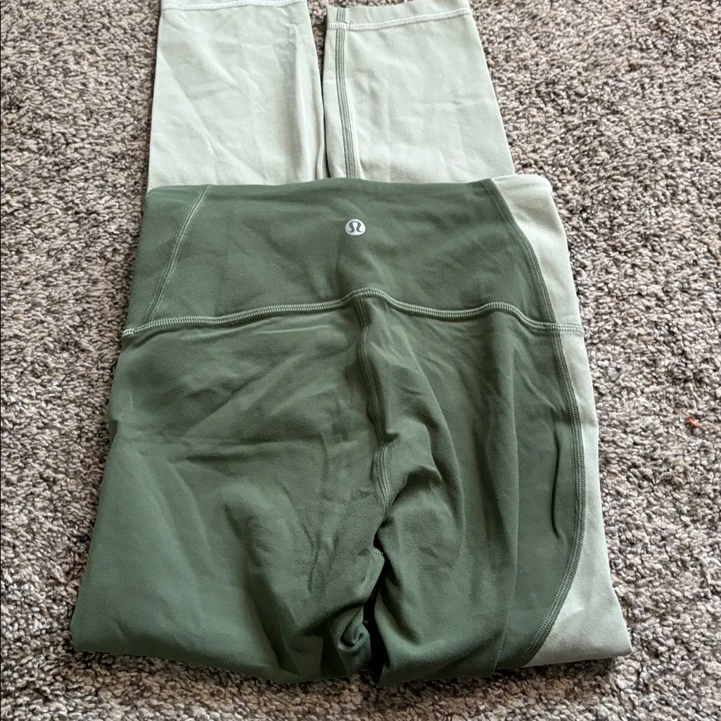 Lululemon  Nulu Colour Block High-Rise Crop 23" size 2 - Image 4