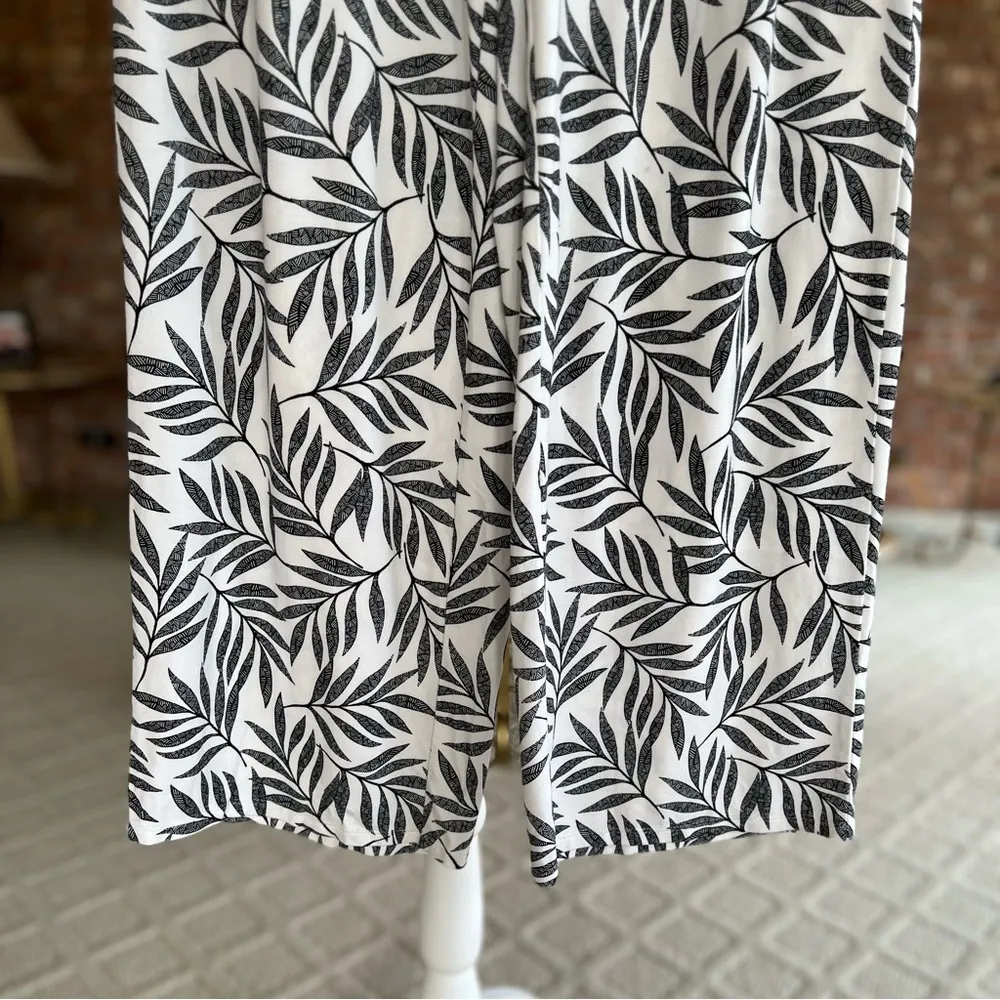 J. Jill Wearever Floating Palm Pants Cropped Full Leg White Black XS Palazzo - Image 7