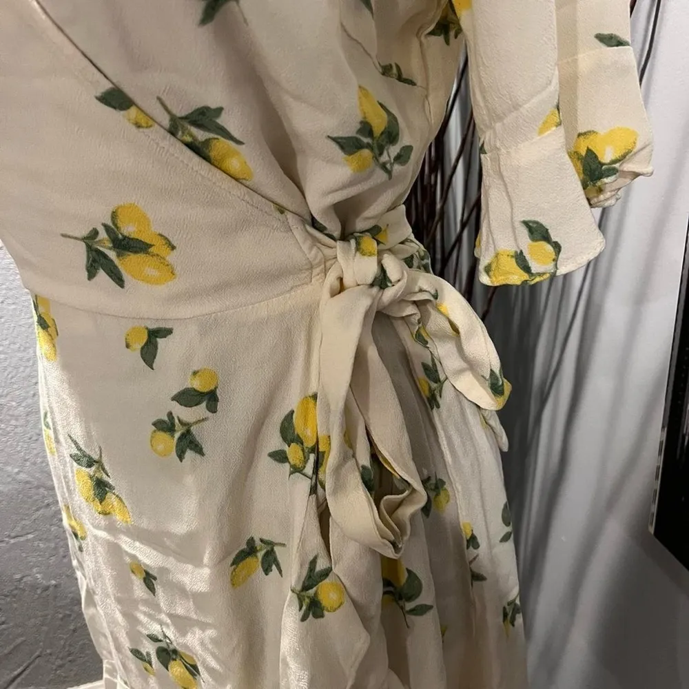 🌸ELODIE LEMON FRUIT WRAP DRESS SIZE SMALL🌸 - Image 3