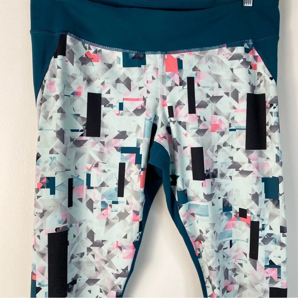 Under Armour Cropped Capri Leggings Heat Gear X-Large Teal Blue Green Print UA - Image 2
