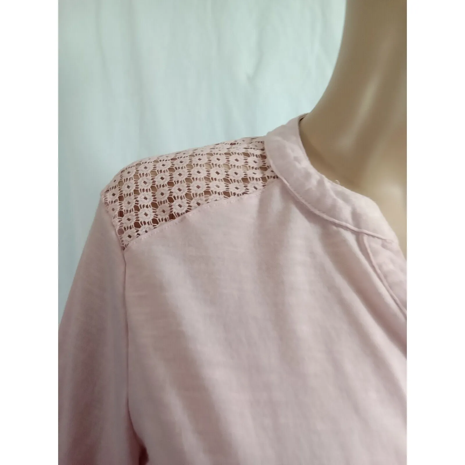 No Boundaries Women Large‎ Pink Roll Tab Sleeve Lace button pullover - Image 4