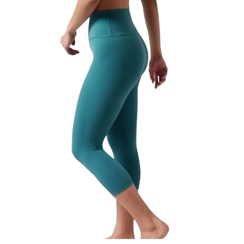 Athleta Transcend Capri -  Size Large Green - Image 2