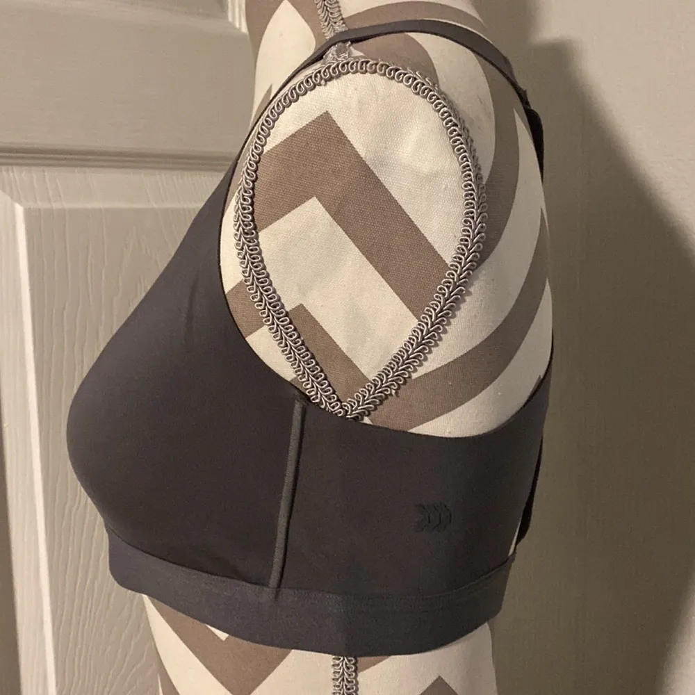 All in motion grey medium support bonded sports bra size M - Image 5
