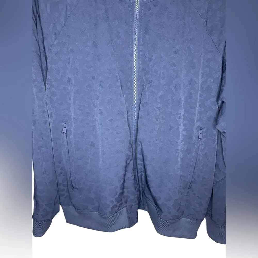 Athleta Brooklyn Bomber Jacket Size XL Blue Leopard Printed - Image 5