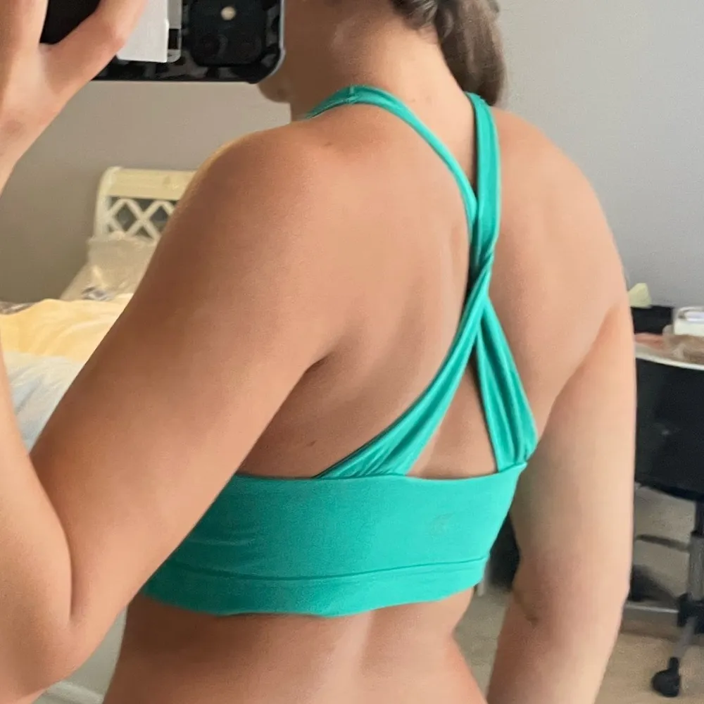 Cross back sports bra tank crop - Image 4