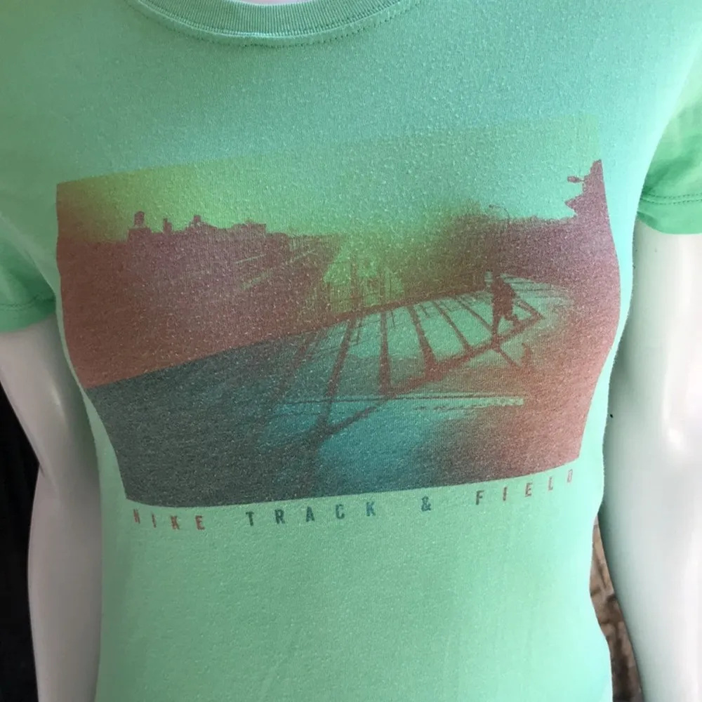Nike Track & Field Running Graphic Tee Green Short Sleeve Women's Size M Medium - Image 4