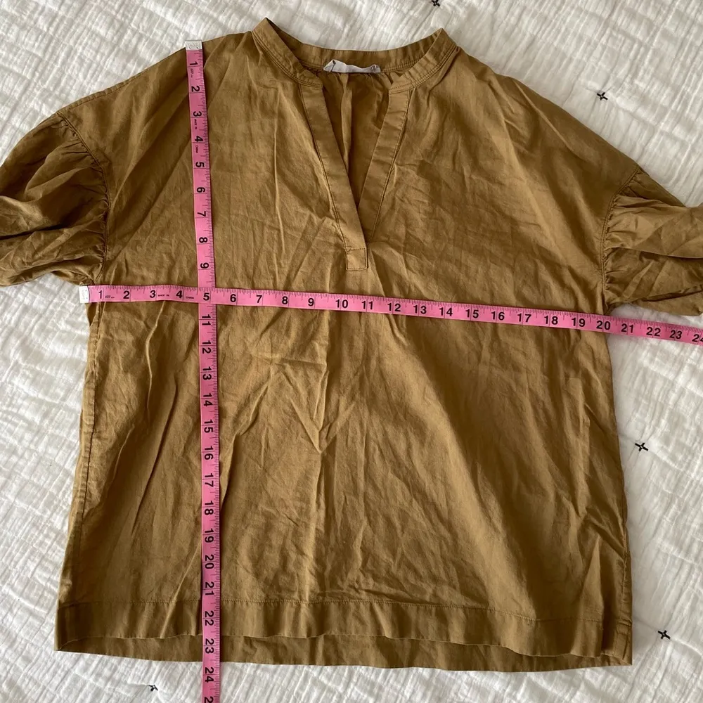 EVERLANE The Split-Neck Puff-Sleeve Cotton Air Shirt in Hazel Size 4 - Image 10