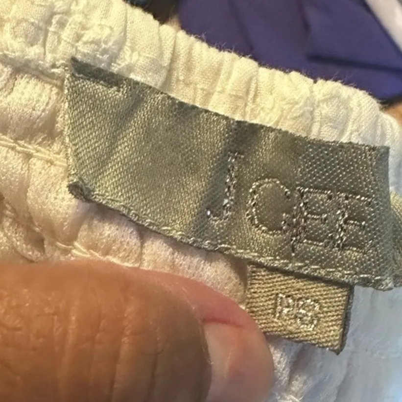 J Gee White Eyelet Button - Image 6