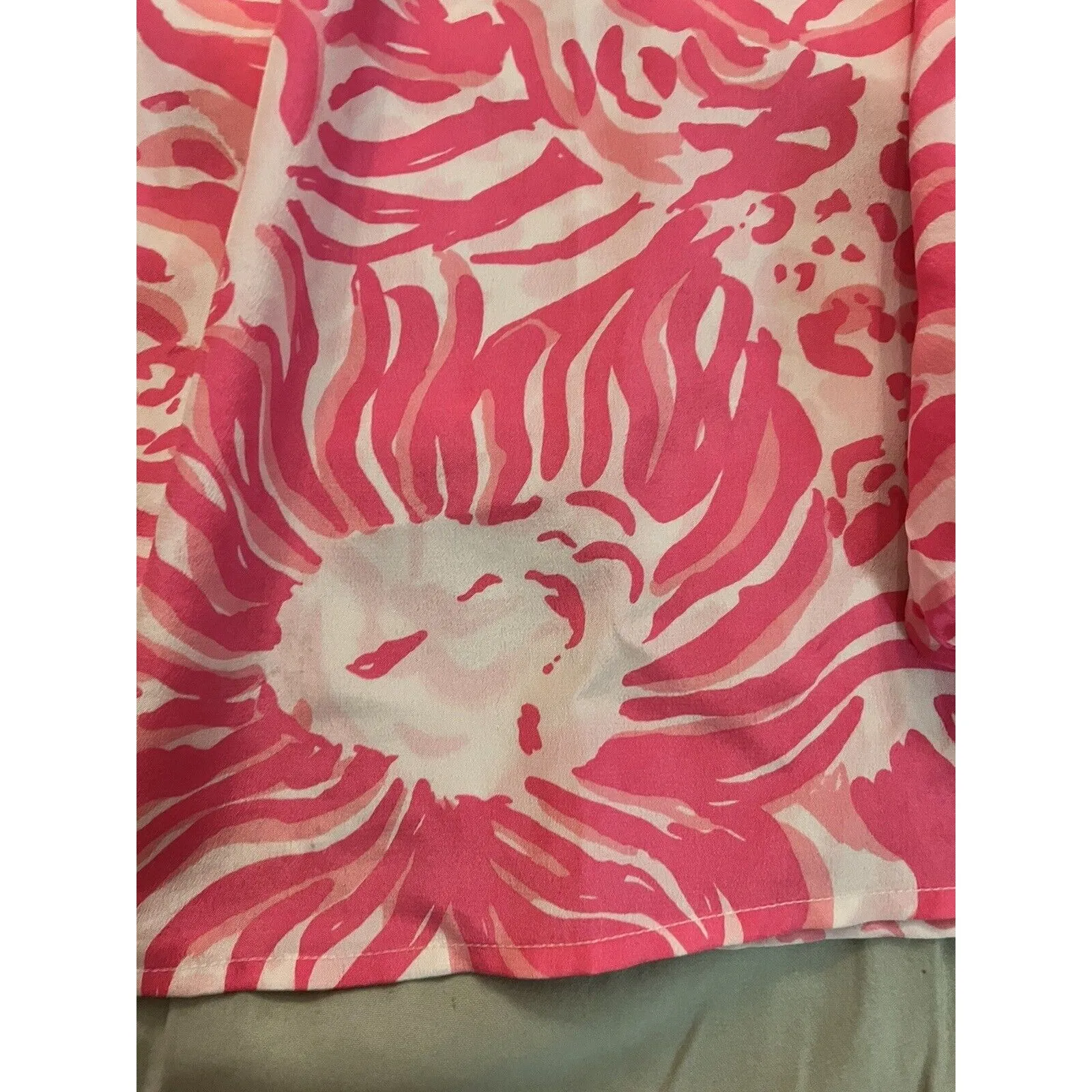 Lilly Pulitzer Blouse Womens Small Pink Floral Get Spotted Lion All Over Print - Image 2