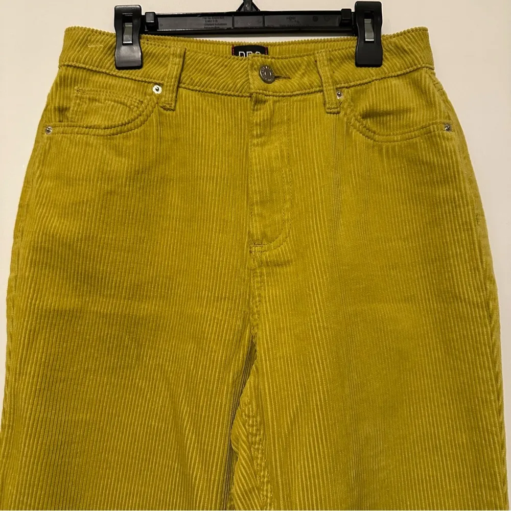 BDG Urban Outfitters Corduroy pants mom high rise yellow size 27 - Image 4