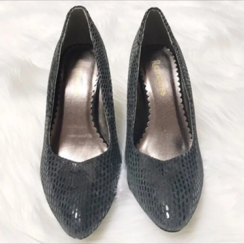 Restricted Leather Pumps Green Size 8 - Image 2