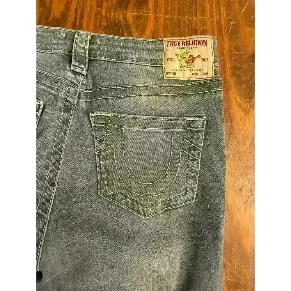 True Religion Light Wash Jennie Curvy Midrise Capri, size 30 - Image 2