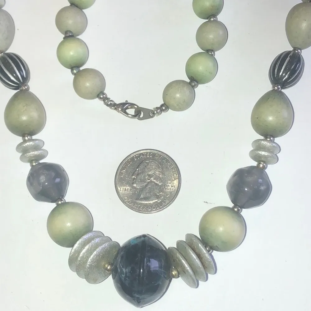 Vintage Light Green Marbled Chunky Beads Beaded Boho Retro Necklace - Image 2
