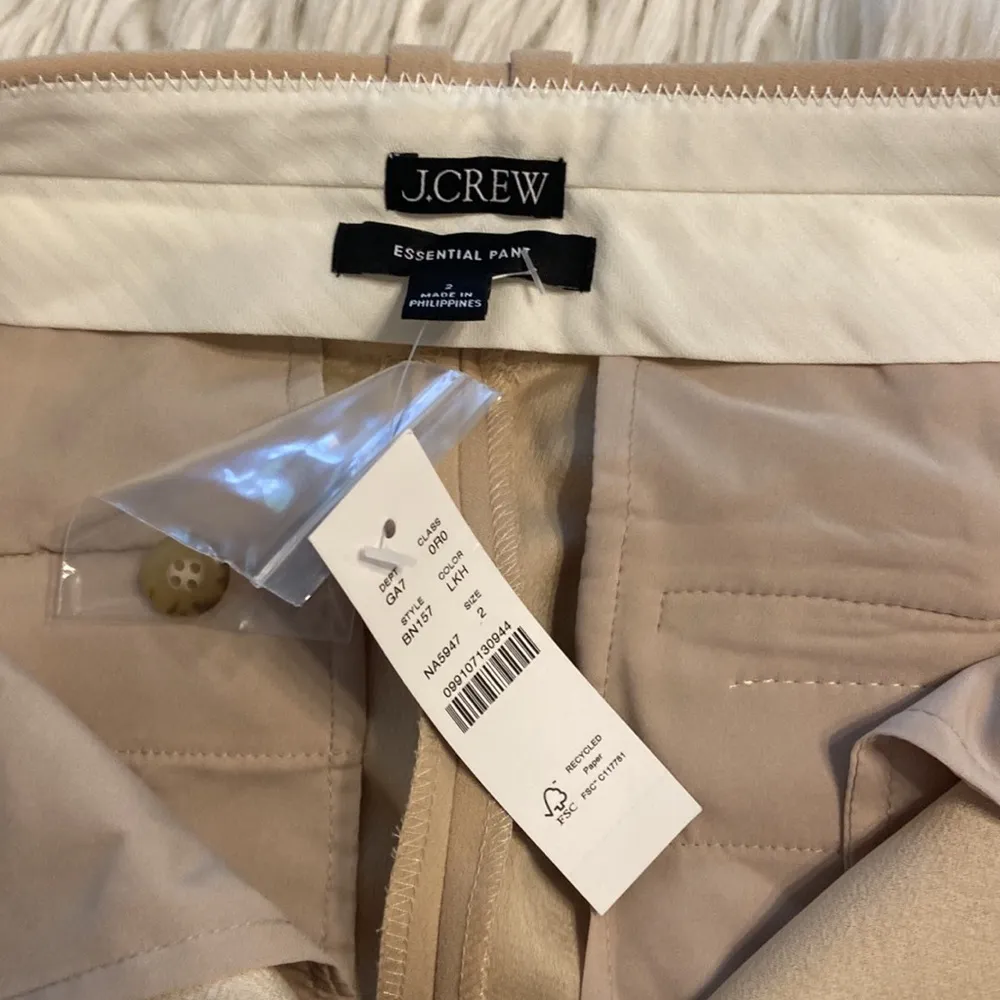 J.Crew Essential Pants size 2 brand new color tan inseam 29” waist 28” - Image 4