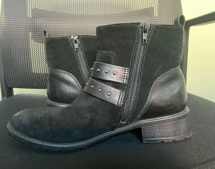 Clarks Black Suede Leather Double Buckle Heeled Ankle Boots Women's Size 8 - Image 8