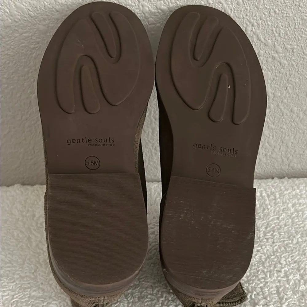 Gentle Souls by Kenneth Cole Women's Size 5.5 Emma Zip Ankle Boot - Image 4