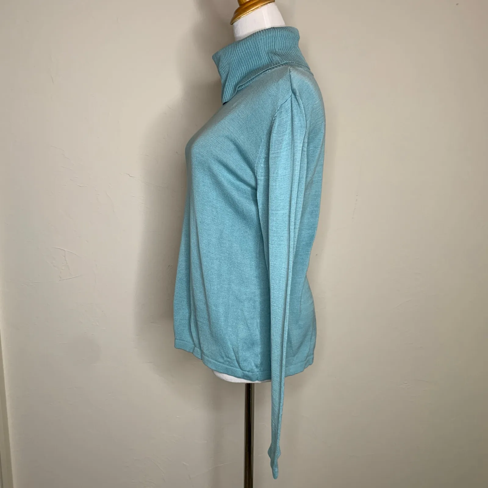 Kial Pale Green Turtleneck Sweater Sz Medium - Image 3