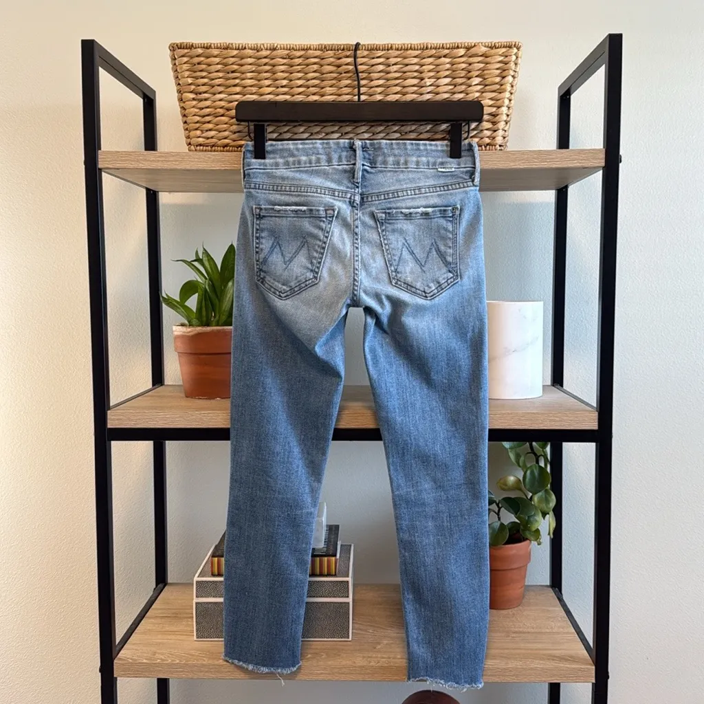 MOTHER The Looker Ankle Fray Cropped Jeans in Wild & Sweet Wash, 24 - Image 4