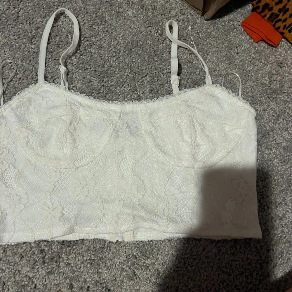 Superdown Marianne lace top Small - Image 4