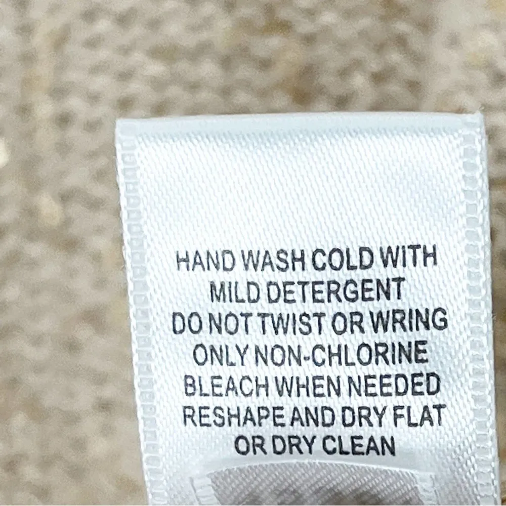 GARNET HILL Metallic Gold Sequin Alpaca Wool Blend V-Neck Sweater, Size Medium - Image 5