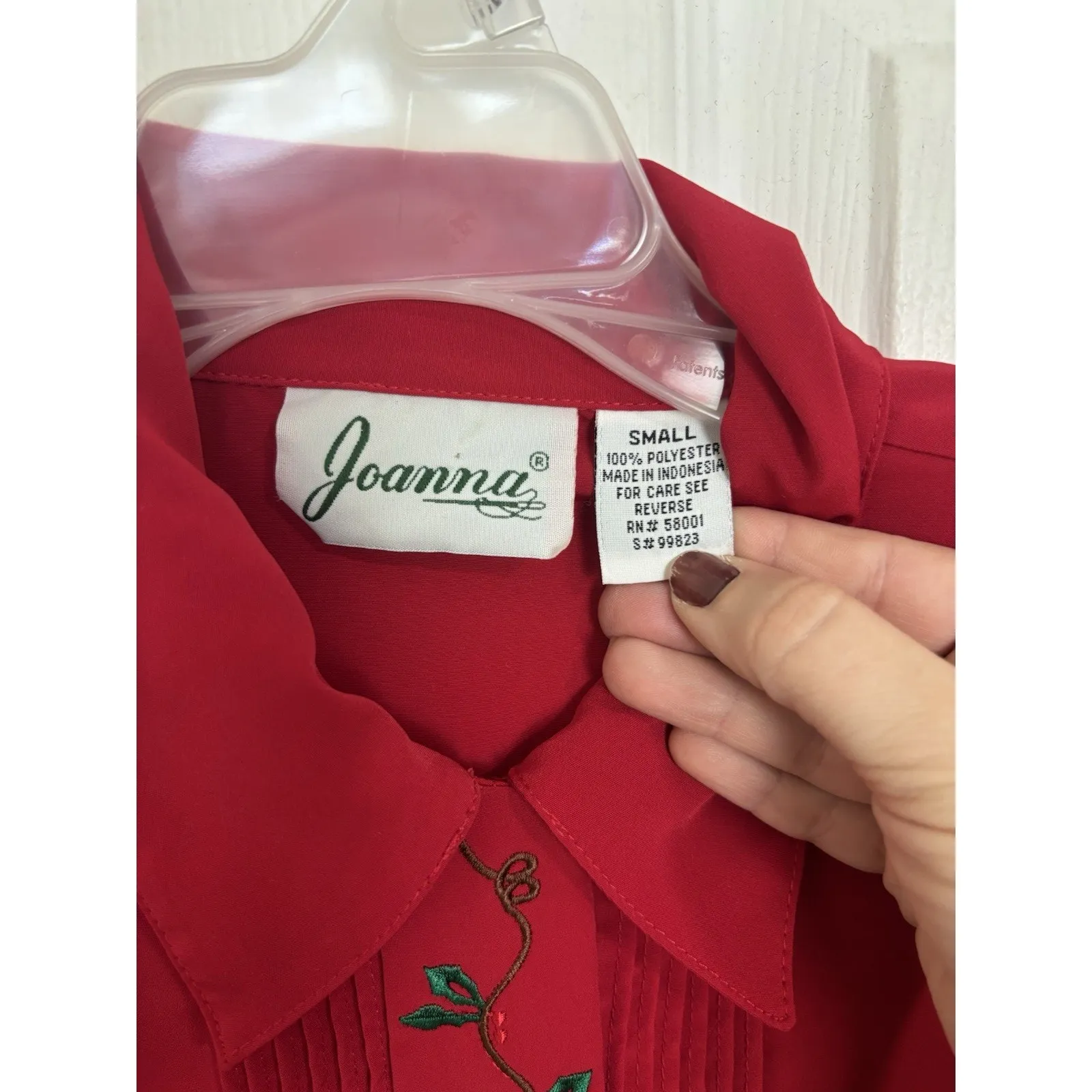 VTG 80s Joanna Christmas Blouse Red Embroidered Holly Size Large Button Up - Image 3