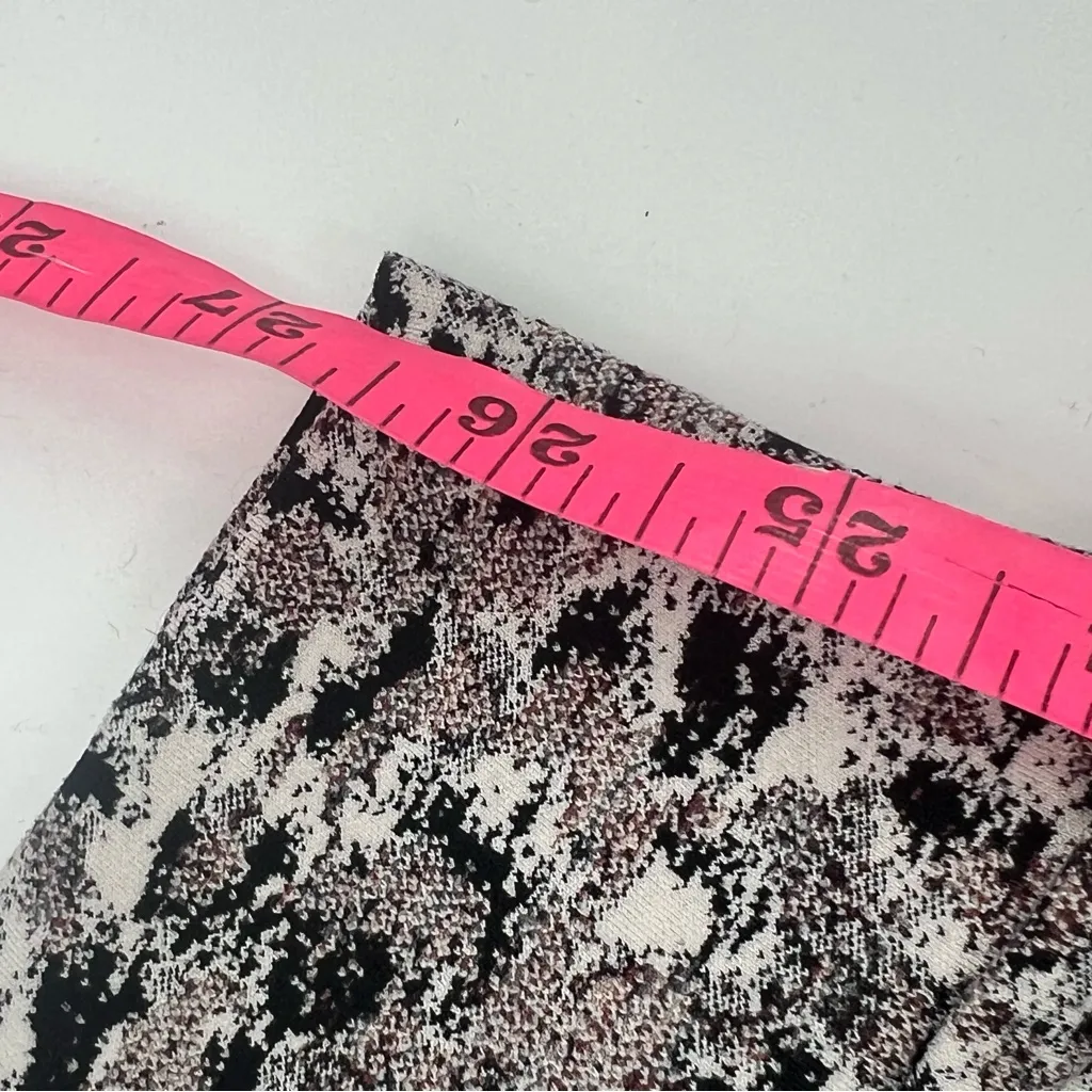 Athleta Salutation Textured Jogger pants in the Meadow Decadent Sz M - Image 8