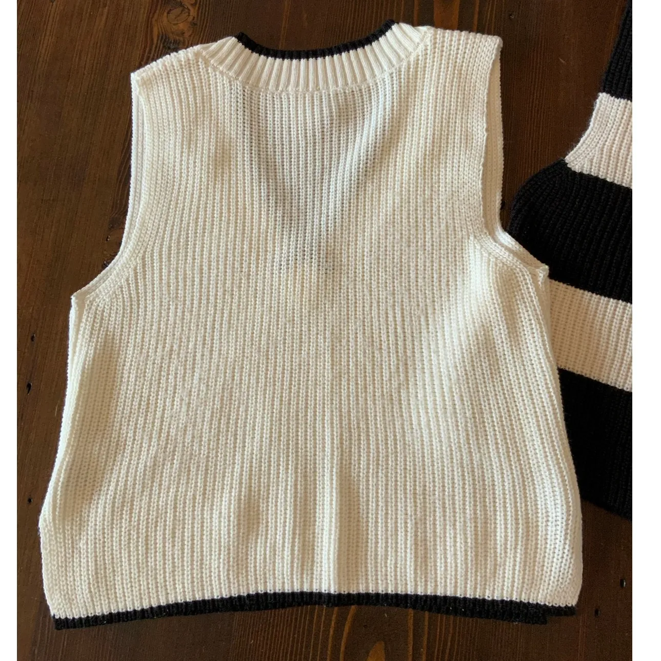 H&M Sweater Vests size large - Image 6