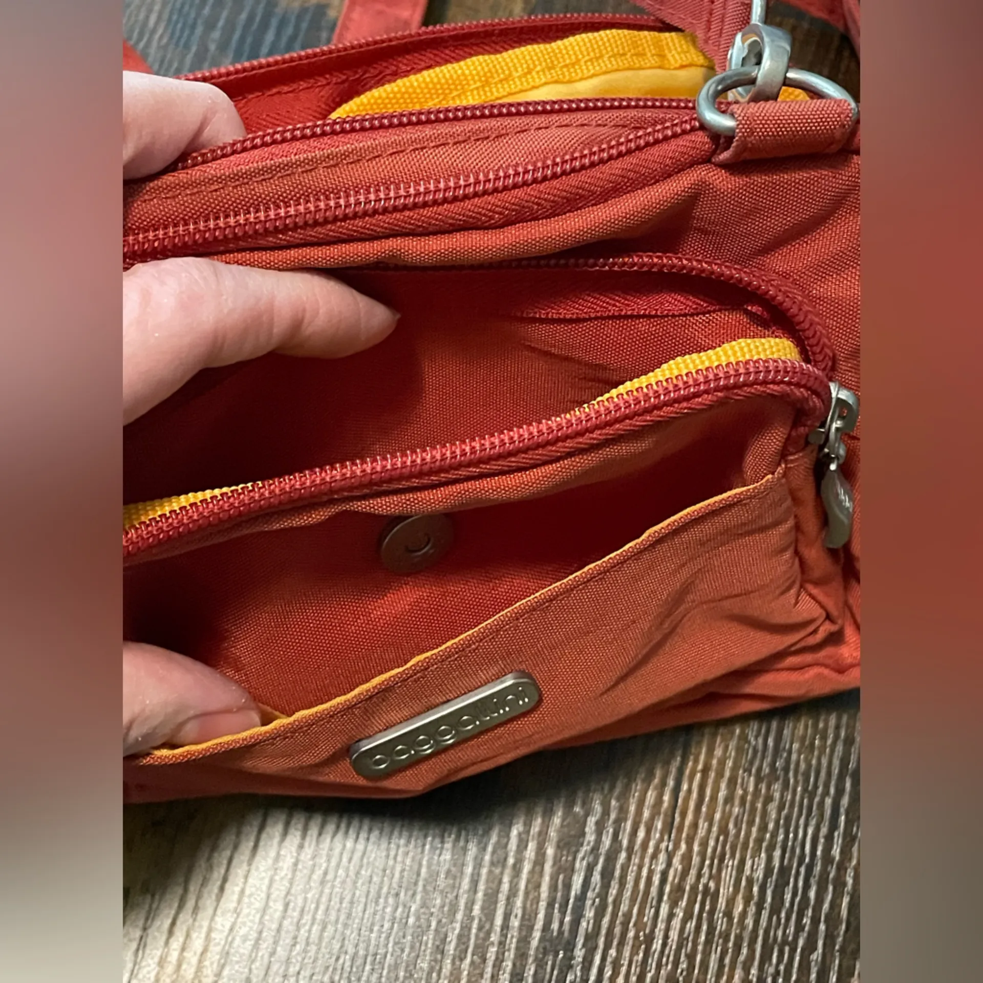 Small Baggallini triple zip Red‎ Crossbody - Image 11