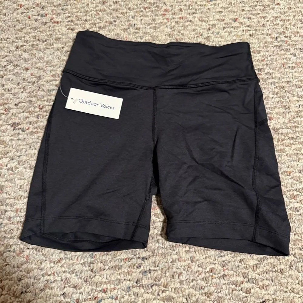 NWT Outdoor Voices Black Move Free 6" Short in Black- Size Small - Image 4