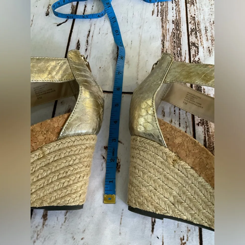 ADRIENNE VITTADINI GOLD SNAKESKIN EMBOSSED STAPPY ESPADRILLES HEELED SANDALS - Image 6