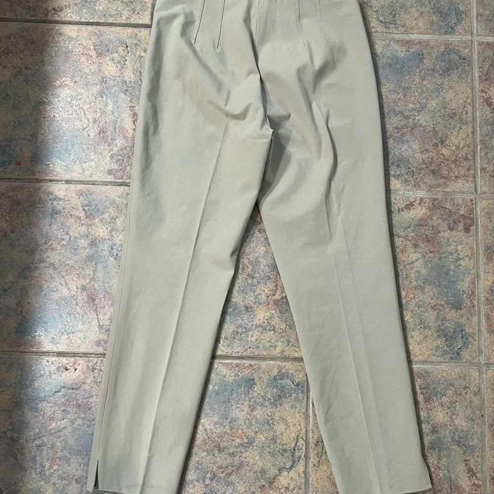 [theory] size 6 tan khaki pants - Image 4